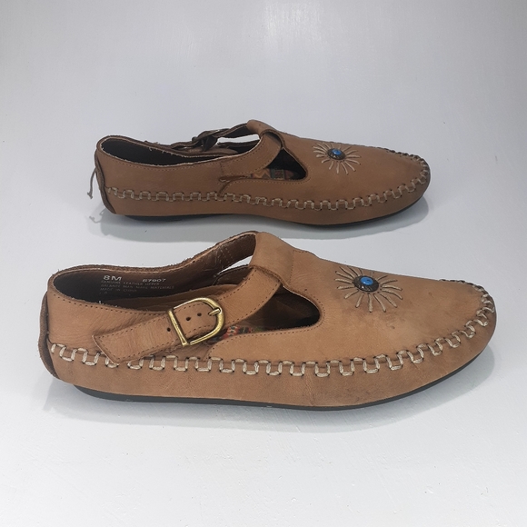 Women's Soft Tan  Suede  Native American Style By HUSH PUPPIE Size 8. - Picture 4 of 11